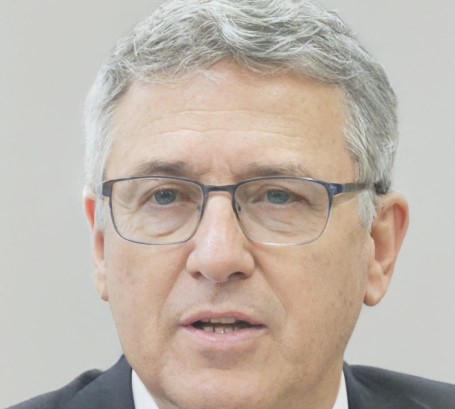 Finanzexperte und Programmleiter
